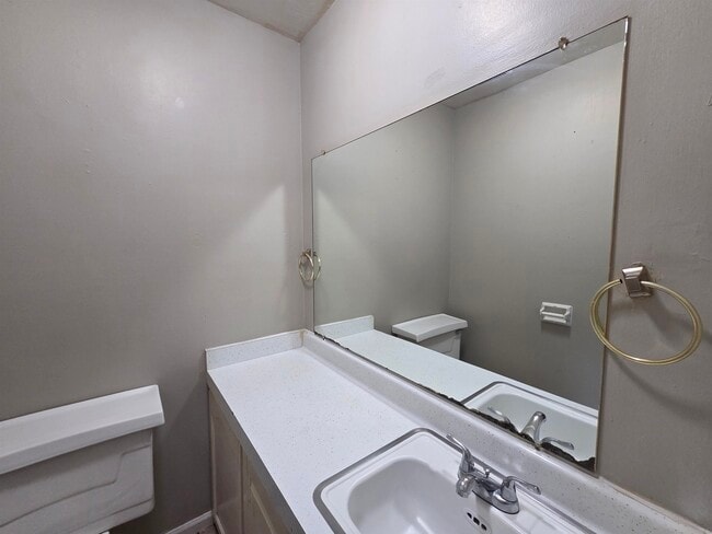 Building Photo - 3021 Ashwood St