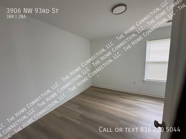 Building Photo - 3906 NW 93rd St
