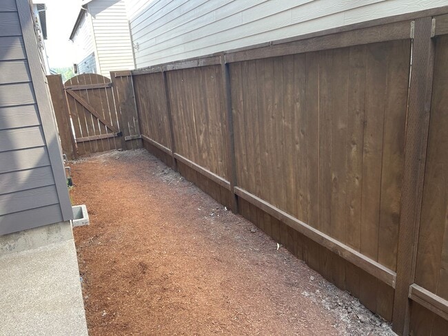 Building Photo - Stylish & Comfortable Living with Fireplac...