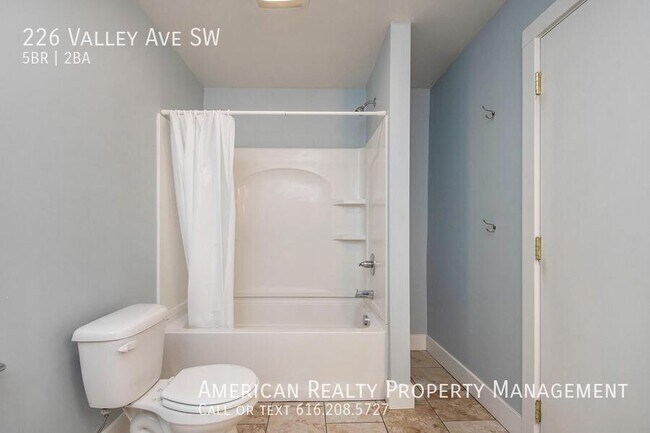 Building Photo - 226 Valley Ave SW