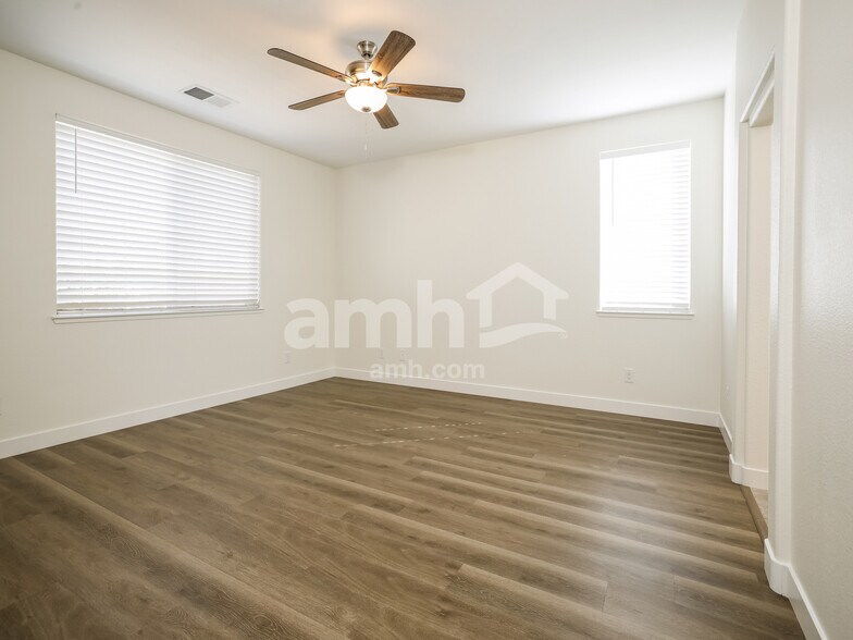 Building Photo - 7039 Cinder Village Dr