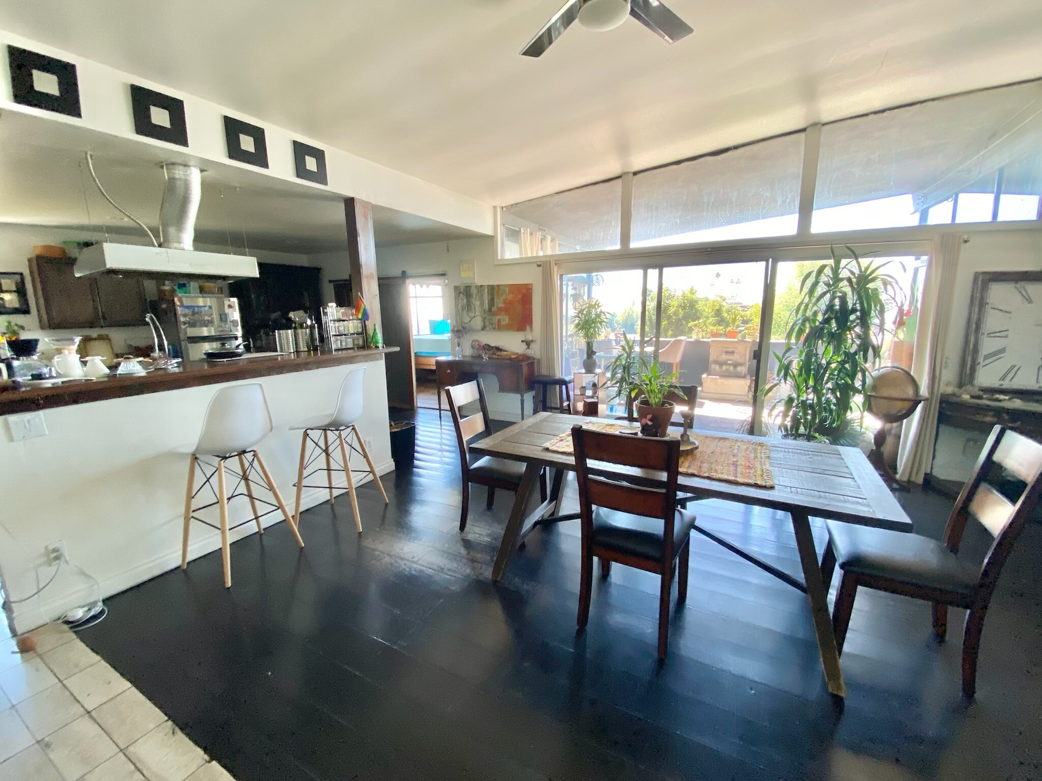 Building Photo - 2512 Hollyridge Dr