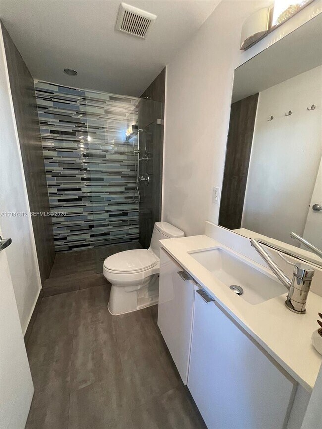 Building Photo - 801 15th St