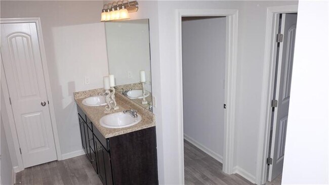 Building Photo - 343 Turtle Creek Dr