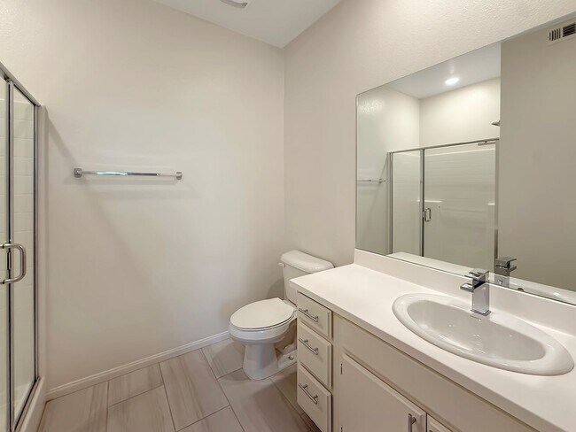 Building Photo - Spacious 4BR/3.5BA Townhome in Otay Ranch ...