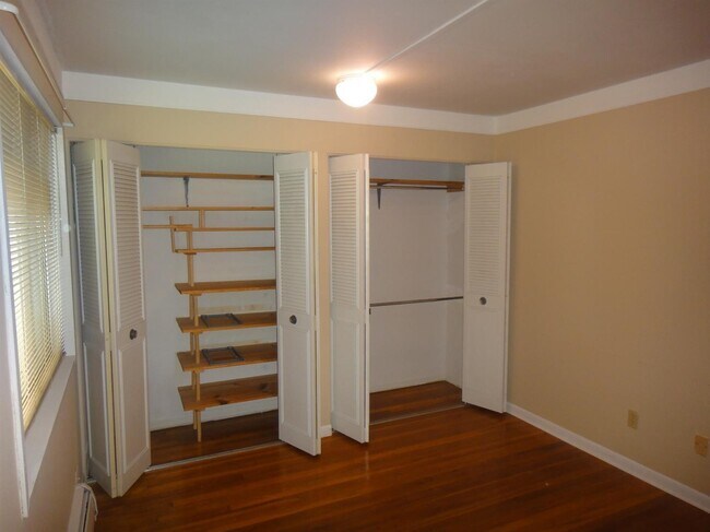 Building Photo - 1249 Island Dr