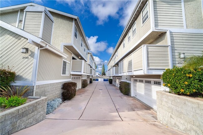 Building Photo - 2421 Vanderbilt Ln