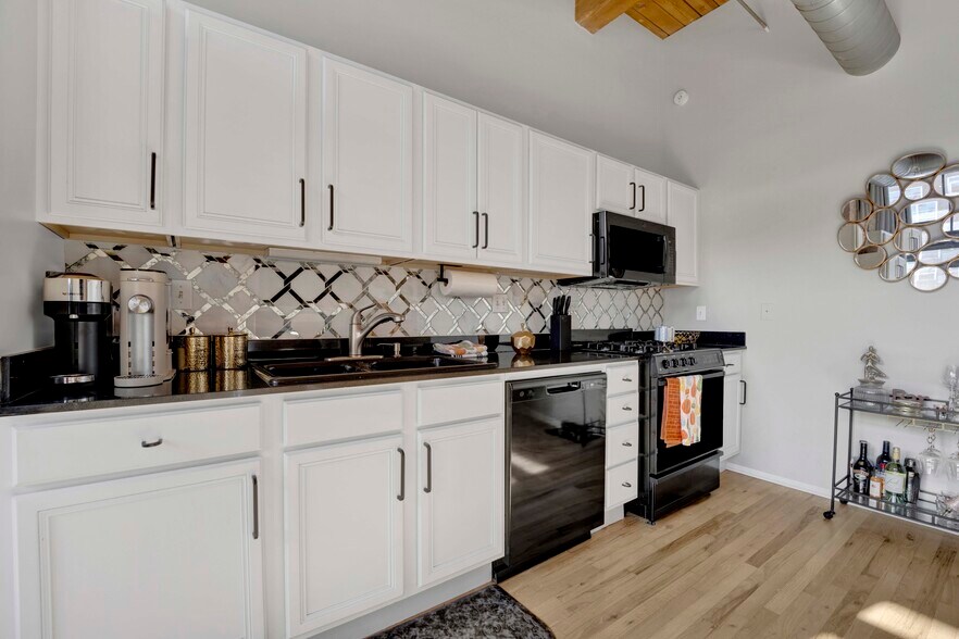 Building Photo - 625 W Jackson Blvd