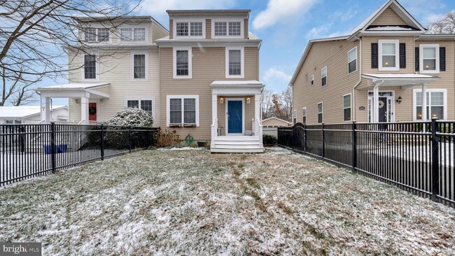 Building Photo - 1833 Drew St