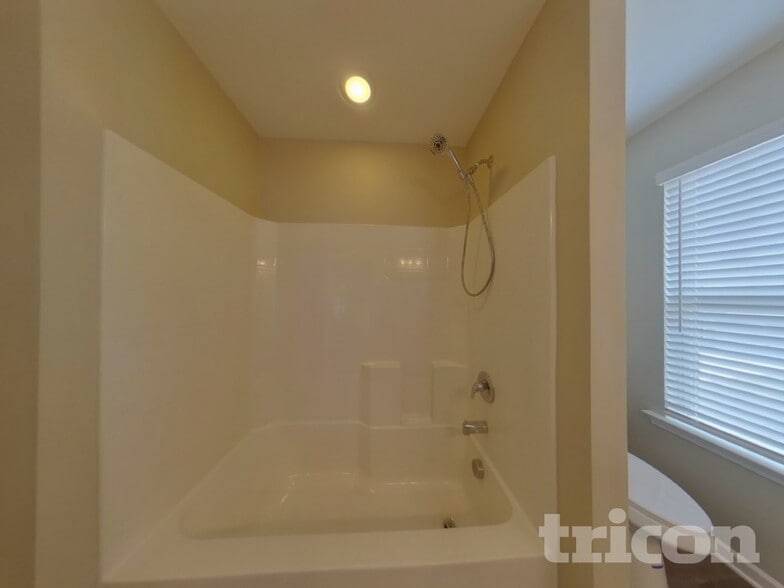 Building Photo - 618 Grantleigh Dr