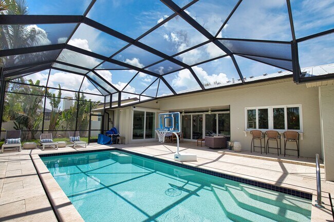 Building Photo - Seasonal Venice Island Pool Home half block from Golden Beach deeded access to the Gulf!