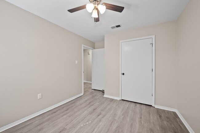 Building Photo - 24 Oak Ridge Dr
