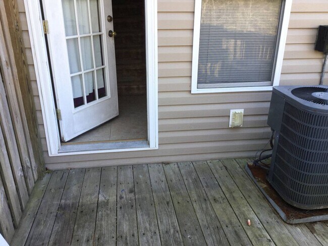 Building Photo - Beautiful Townhome in Tucker Creek