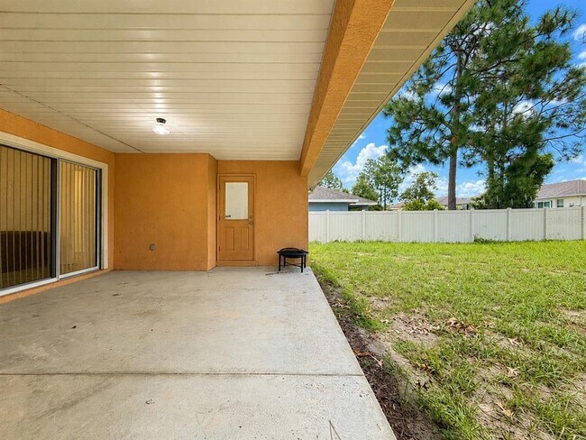 Building Photo - 13405 SW 86th Ave