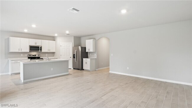 Building Photo - 1903 Cape Coral Pkwy W