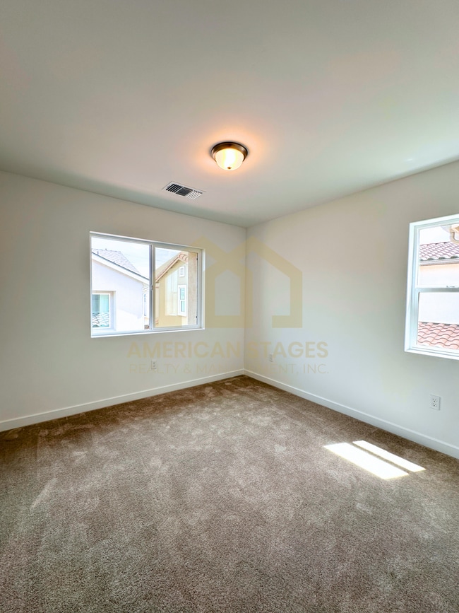 Building Photo - 1724 River Vista Way
