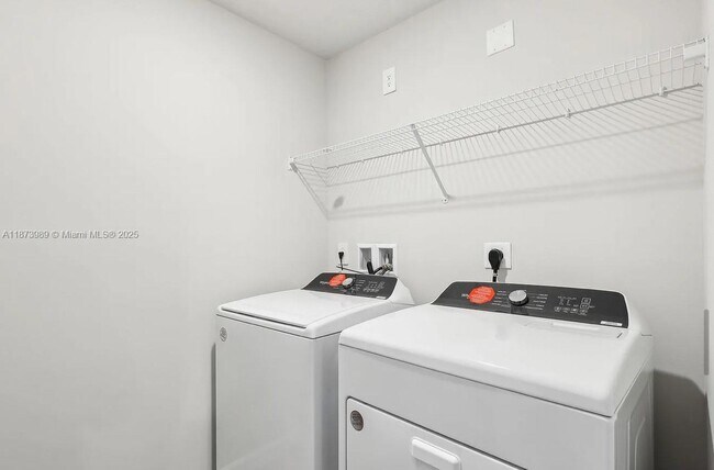 Building Photo - 478 Salisbury Cir