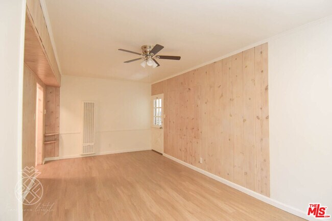 Primary Photo - 2260-22625 Fox Hills Dr