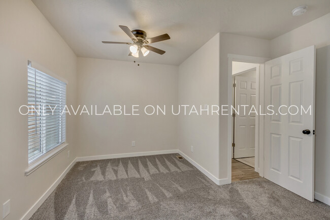 Building Photo - 330 S 1080 E