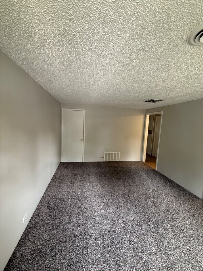 Building Photo - 3101 S Fox St