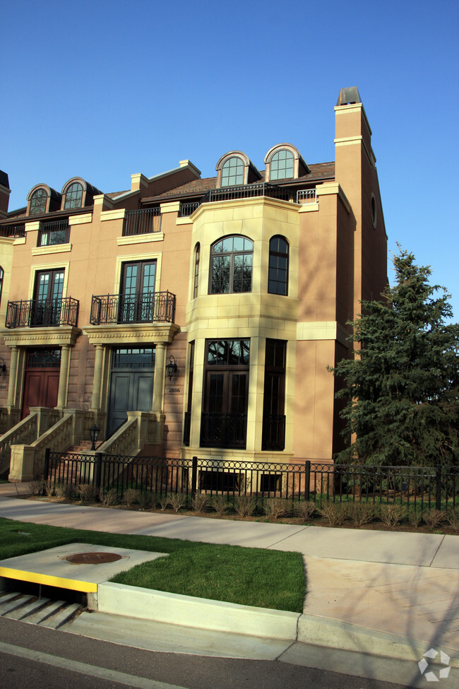 Primary Photo - Residences At The Broadmoor