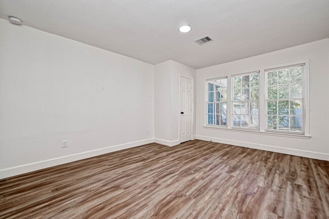 Building Photo - 5609 Denmark St