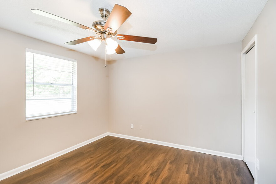 Building Photo - 2834 Tanglewood Blvd