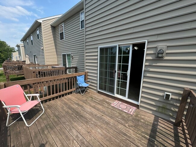 Building Photo - Beautiful 3 Bedroom Townhome in Elizabethtown!