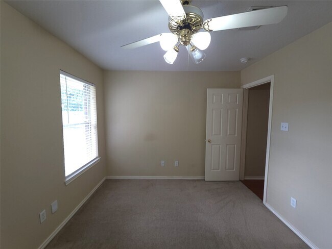 Building Photo - 19406 Stillhouse Dr