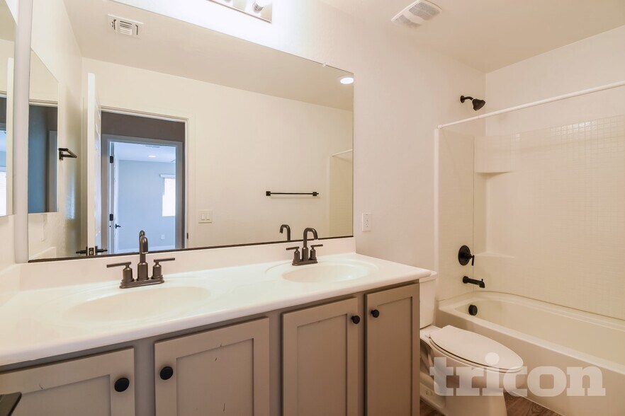 Building Photo - 9314 E Strobe Ave