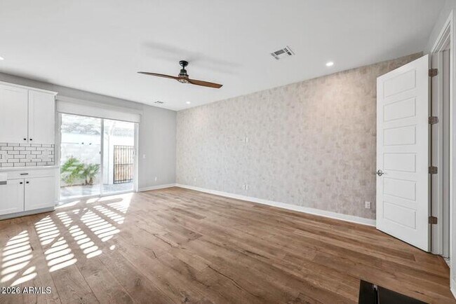Building Photo - 3030 N 38th St