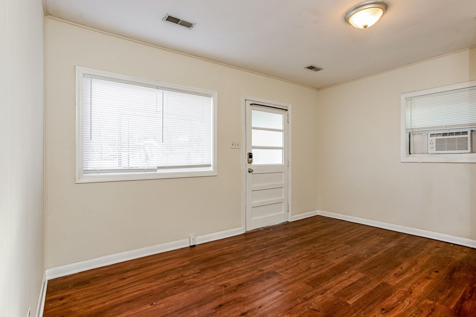 Building Photo - 4212 Ivy Ave