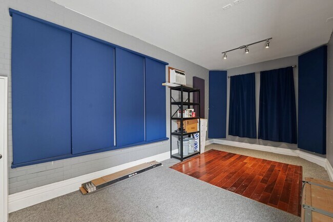 Building Photo - 16054 W Shangri La Rd