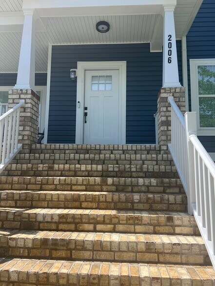 front entrance - 2006 Linda Jones Ave