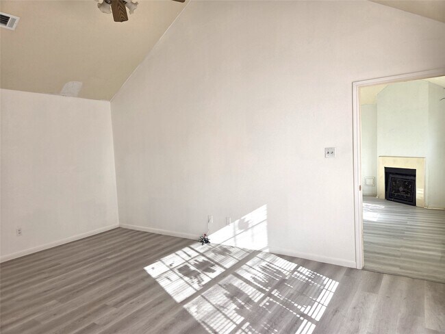 Building Photo - 17006 Dusty Mill Dr E