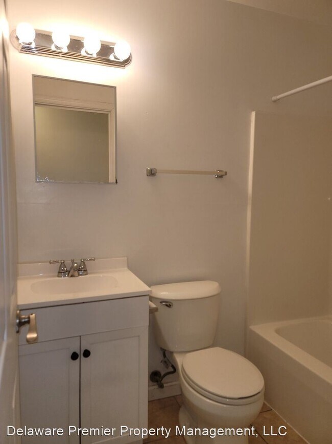 Building Photo - 3 br, 1 bath House - 1209 N Claymont St