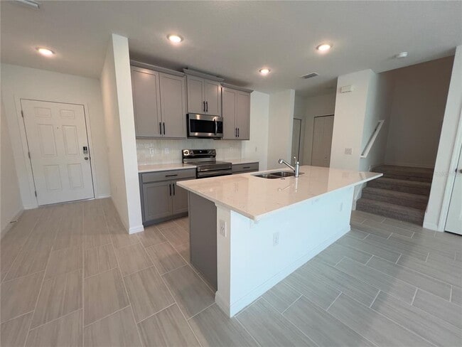 Building Photo - 490 Thompson Vlg Ave
