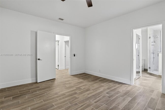 Building Photo - 6582 Via Regina