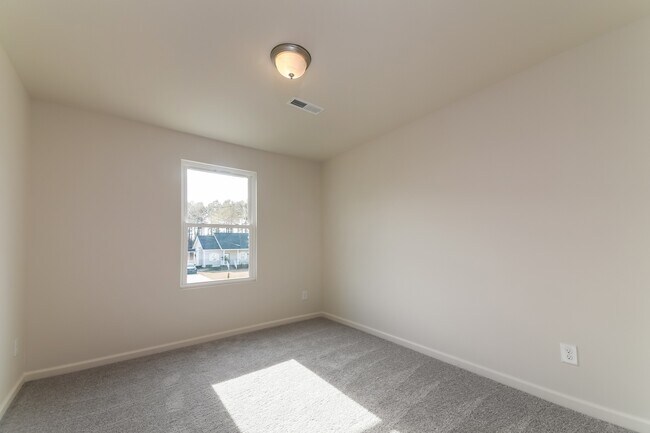 Building Photo - 210 Kyle's Dr