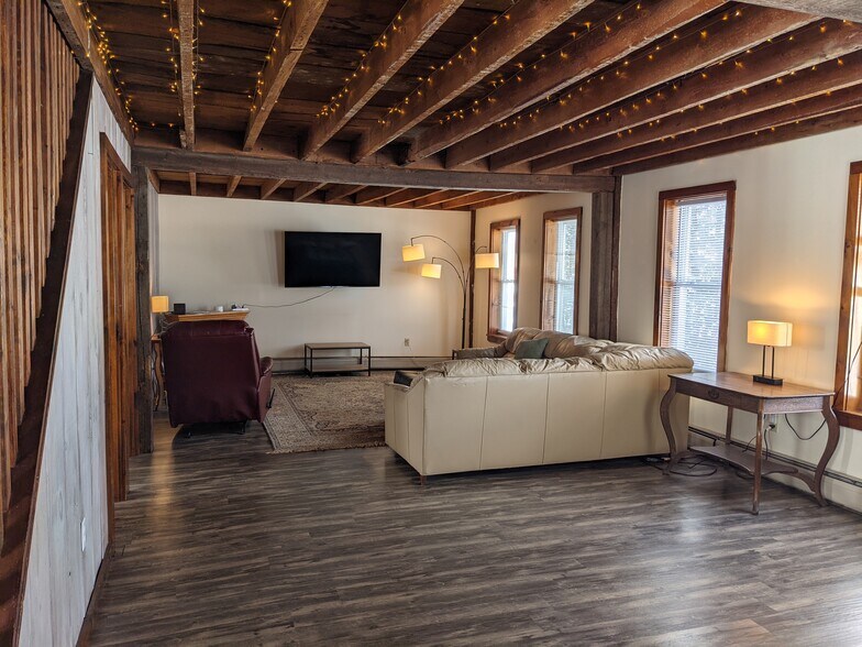 Building Photo - 3990 Deer River Rd