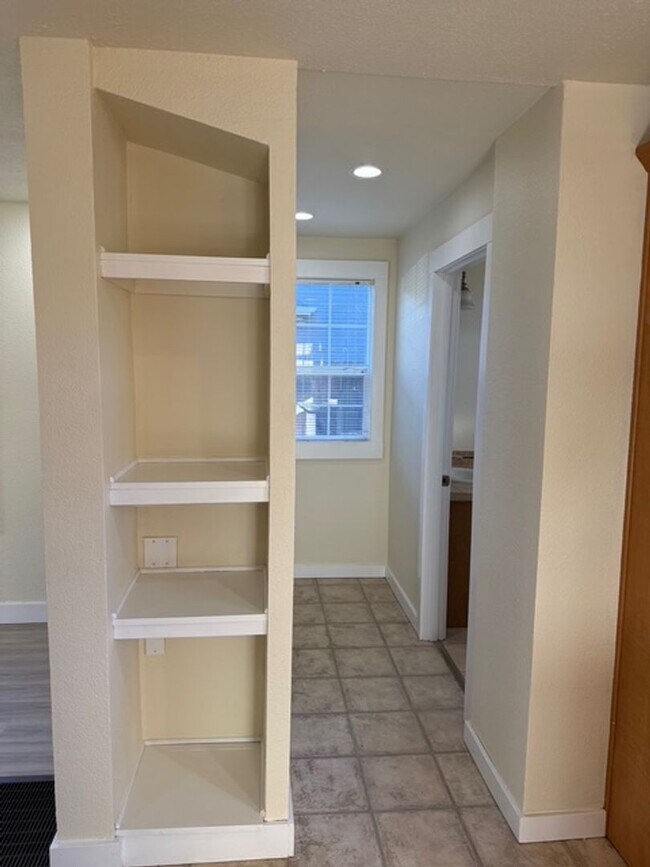 Building Photo - 600B00