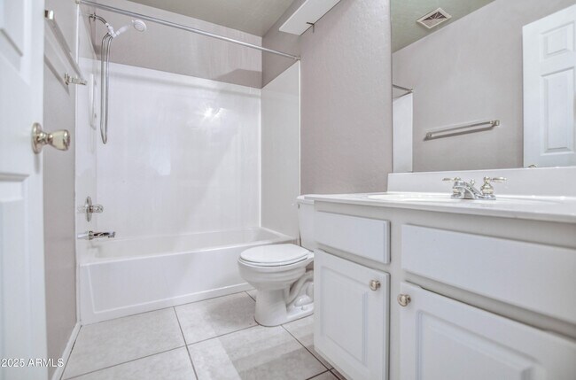 Building Photo - 6660 E Riverdale St