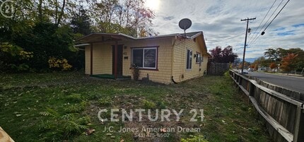 Building Photo - Charming Home Close to Downtown Grants Pass