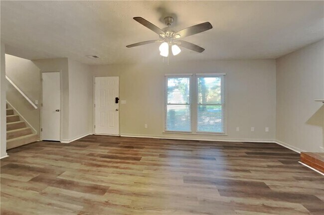 Building Photo - 3117 Calumet Cir NW