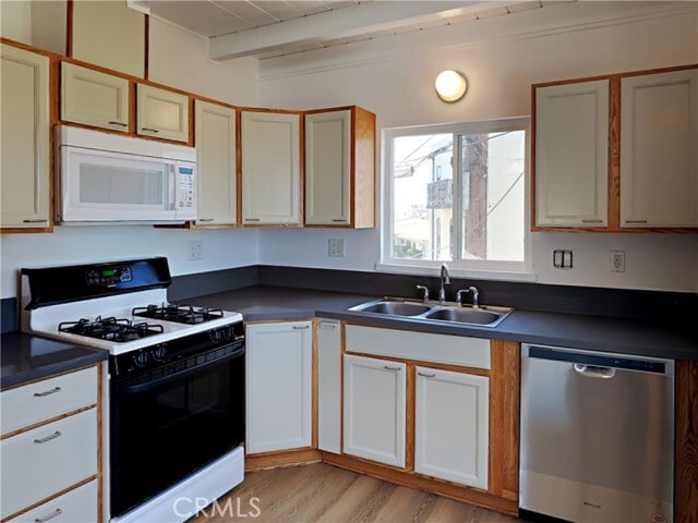 Building Photo - 218 Cahuenga Dr