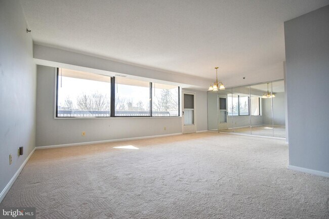 Building Photo - 3713 S George Mason Dr