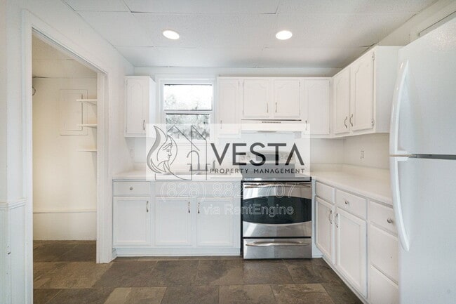 Building Photo - 130 Reems Creek Rd