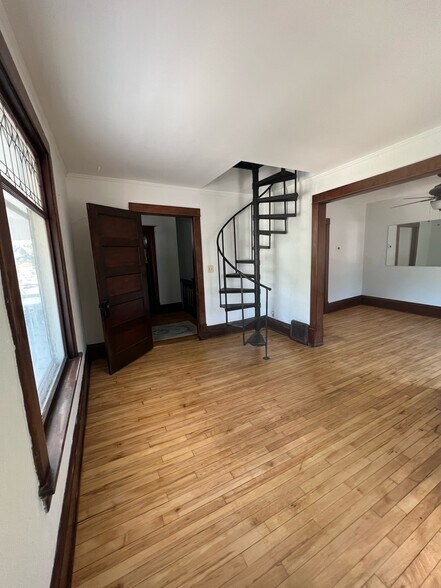 Building Photo - 1815 E 35th St