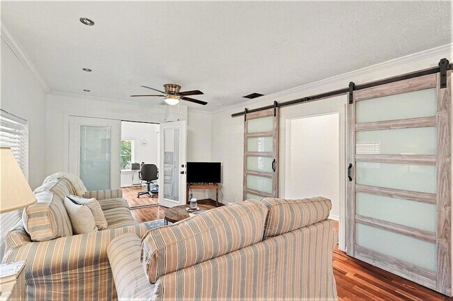 Building Photo - 6305 S MacDill Ave