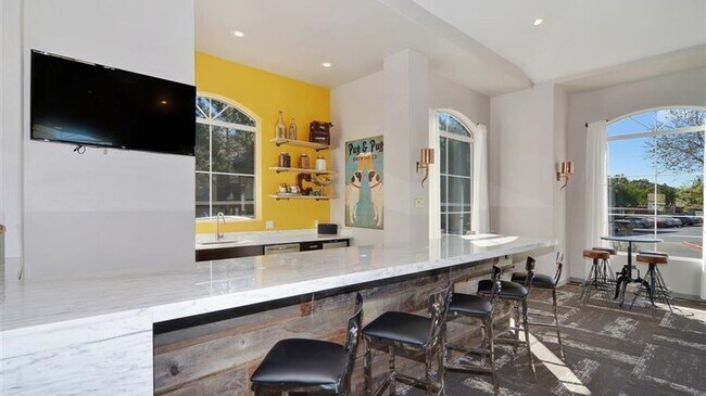 Building Photo - 5151 E Guadalupe Rd